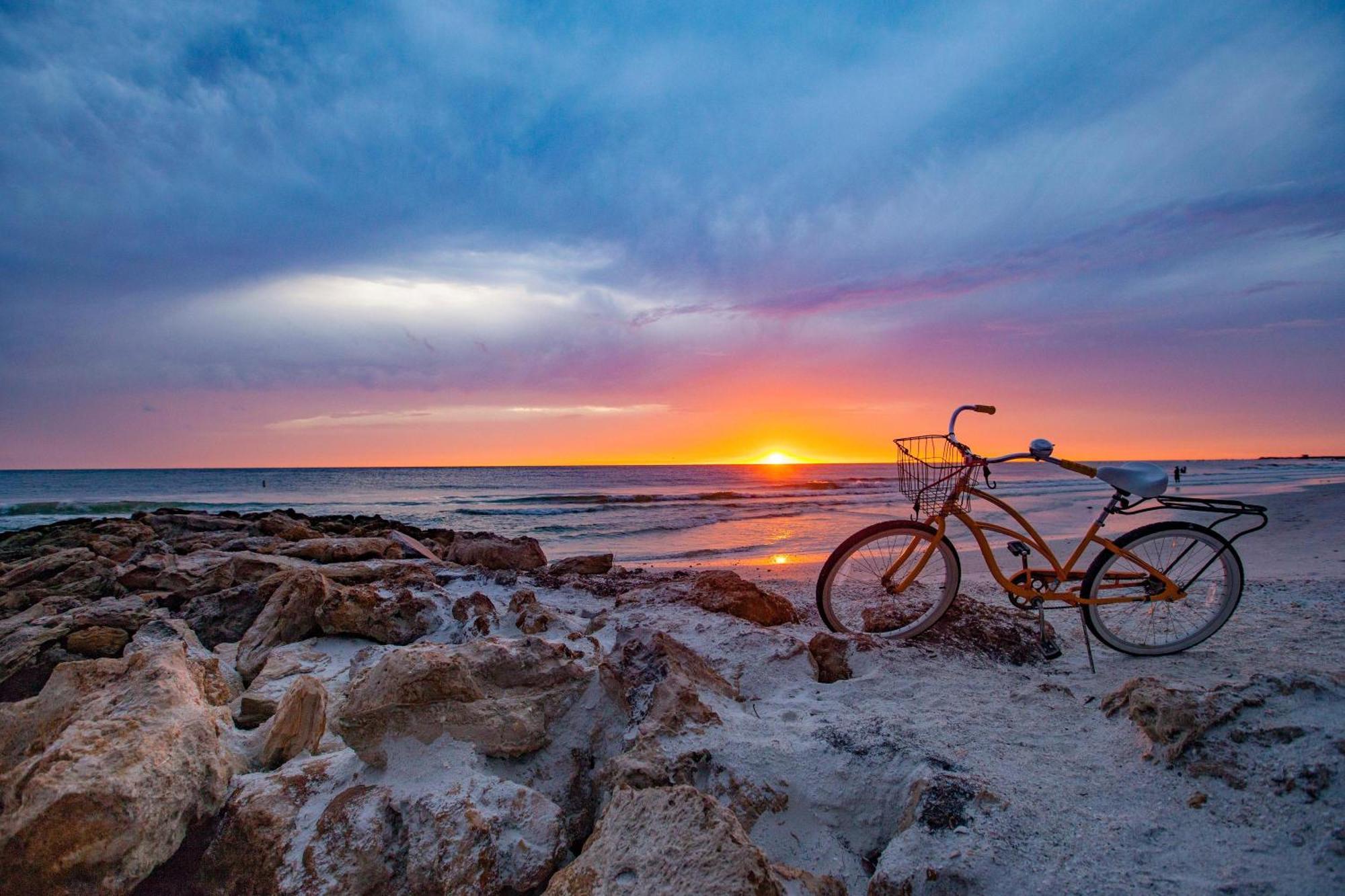 Anna Maria Island Beach Palace เบรเดนทันบีช ภายนอก รูปภาพ